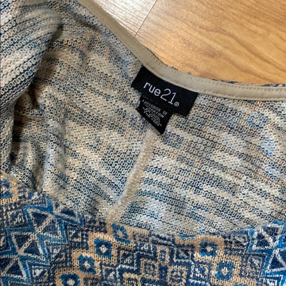 Shawl-Style Patterned Top - Picture 3 of 3